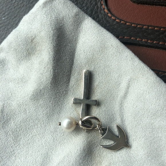 James Avery Faithful Spirit Pendant w/Pearl - Picture 1 of 2